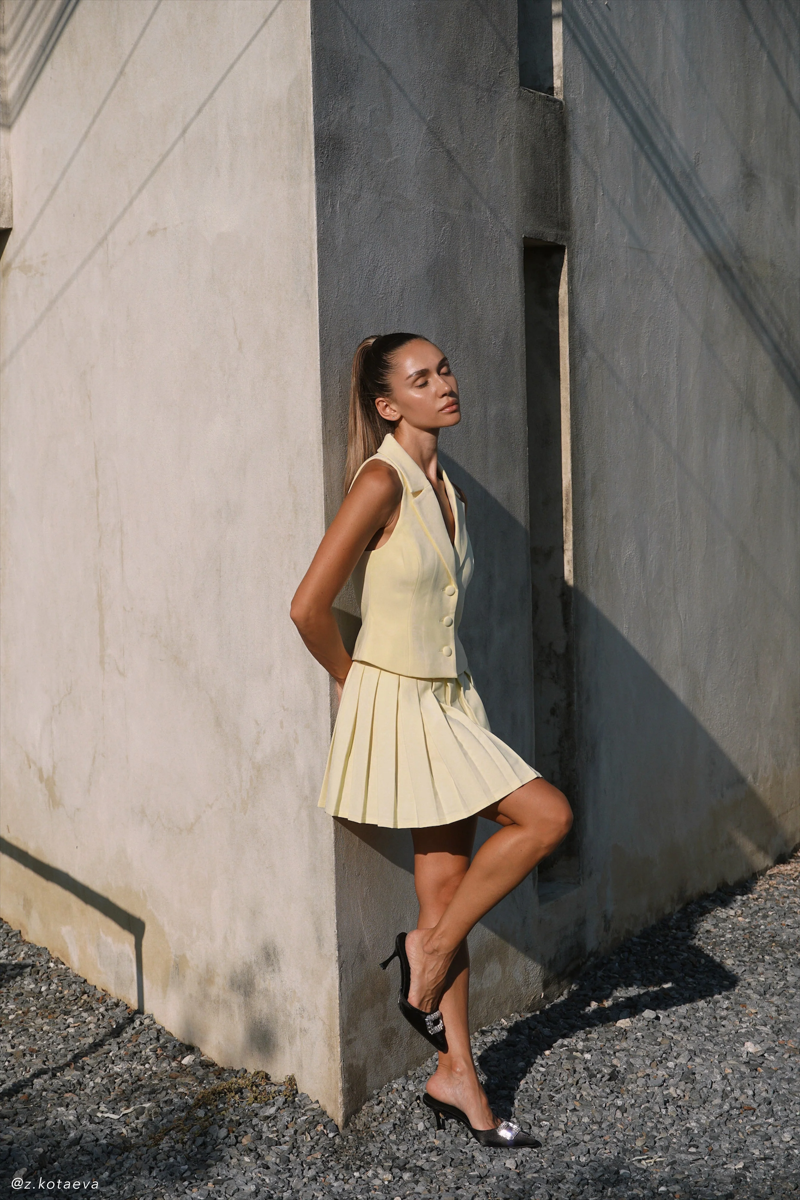 MESHKI Mura Pleated Mini Skirt - Lemon